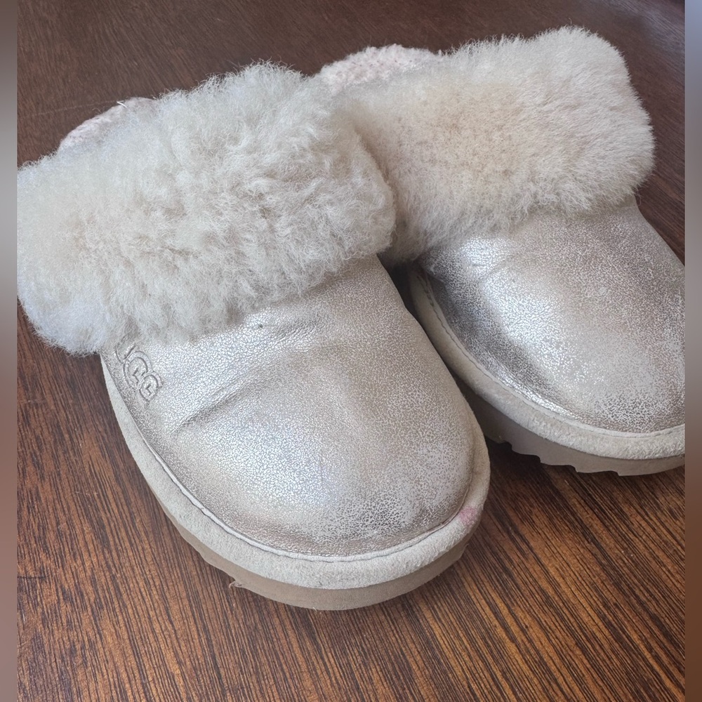 UGG Kids Metallic Shearling Cuff Slippers in Silver Cream